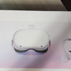 White VR Headset by Oculus(256 gb)$150 obo